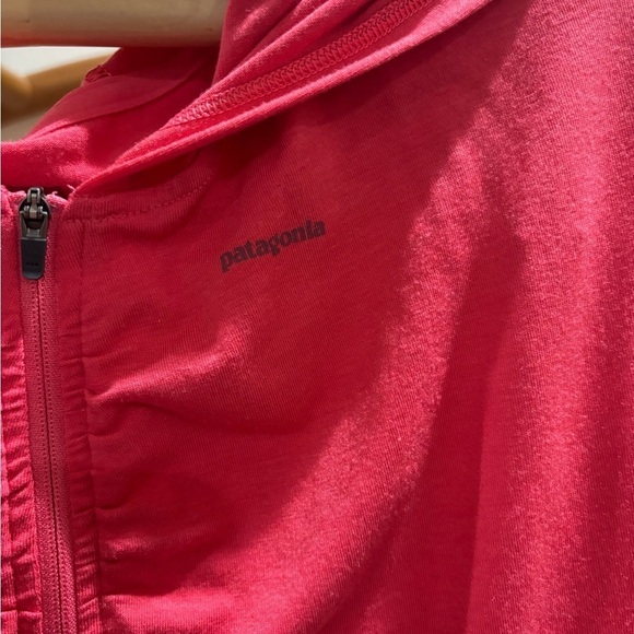 Patagonia Kids Lightweight Pink Hoodie - Picture 2 of 4